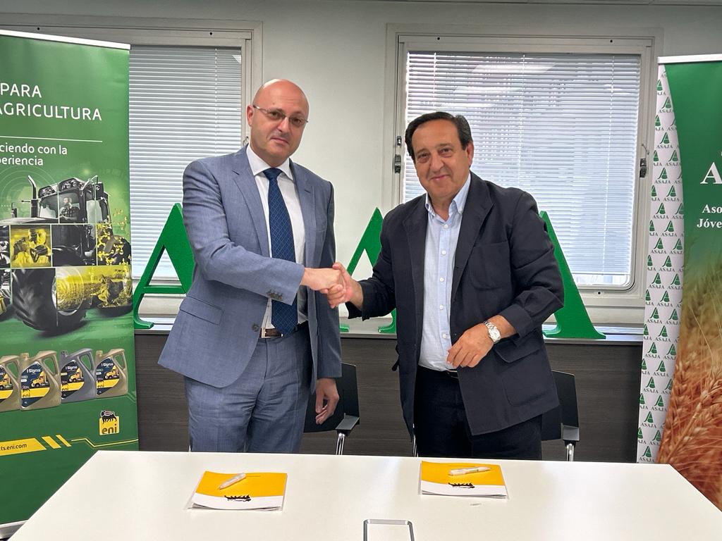 ASAJA y ENI IBERIA renuevan el acuerdo marco en materia de suministros energéticos para los profesionales agrarios ASAJA y ENI IBERIA renuevan el acuerdo marco en materia de suministros energéticos para los profesionales agrarios